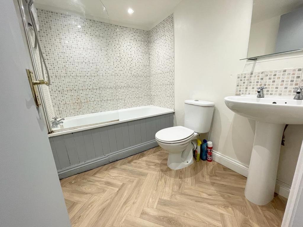 Lovely City Centre Room 布里斯托 外观 照片