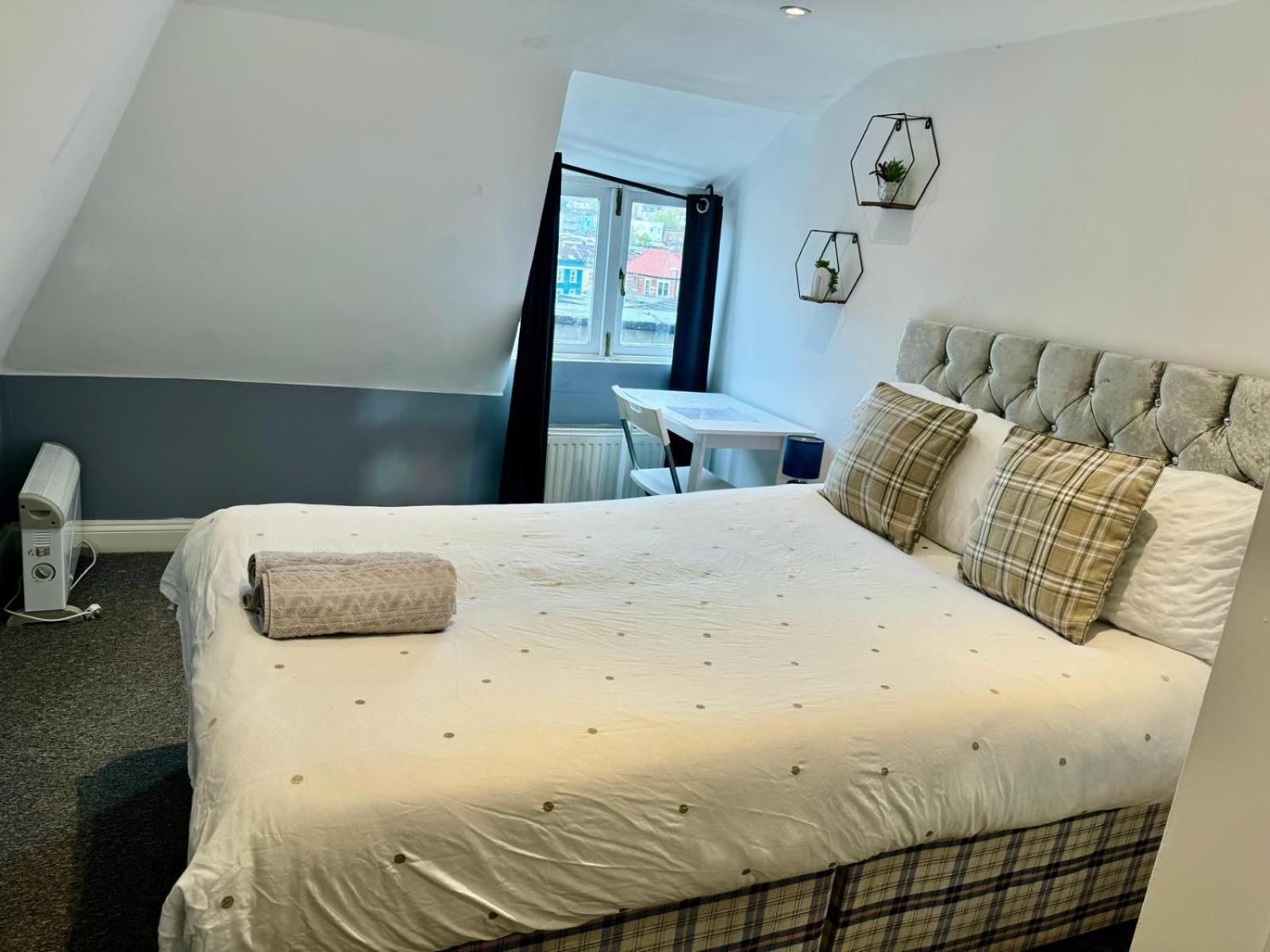Lovely City Centre Room 布里斯托 外观 照片